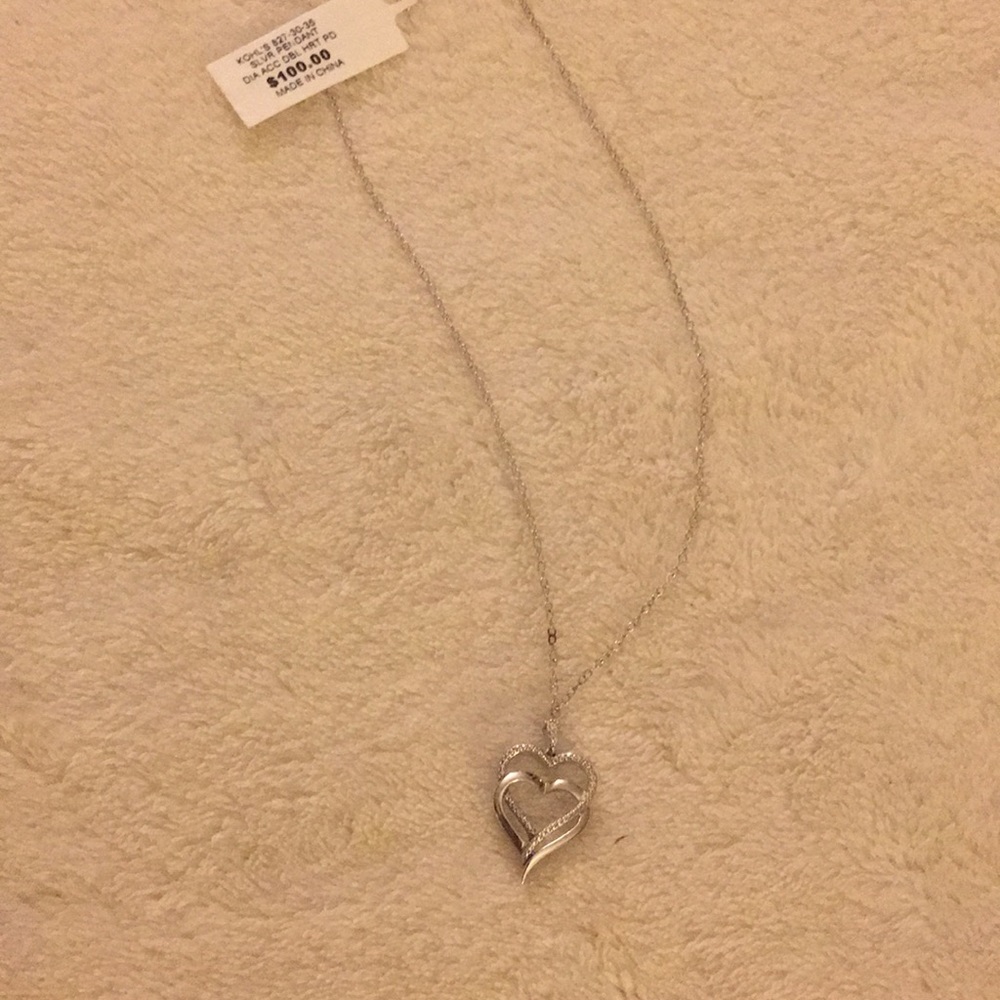 New with tags heart necklace